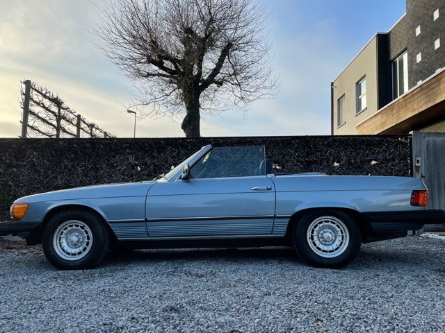 Mercedes 380 SL Cabrio R107 + Hardtop in Diamond Blue Metallic 1985 +MB Data +History