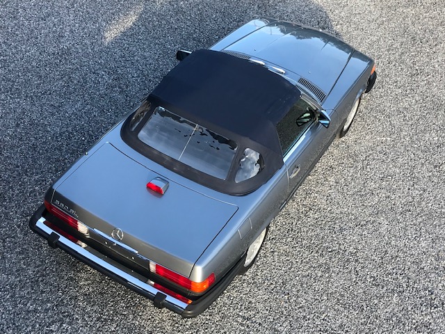 Mercedes 560 SL R107 Roadster In nice Pearl Grey Metallic ( 1220) 4 Seats ! Low miles + History