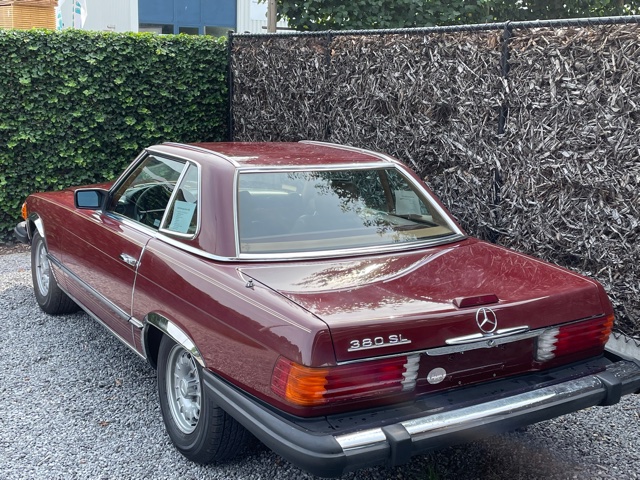 Mercedes 380 SL R107 Roadster Orient red /Leather light brown ( 2 Owners the were brothers)