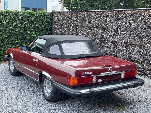 Mercedes 380 SL R107 Roadster Orient red /Leather light brown ( 2 Owners the were brothers)