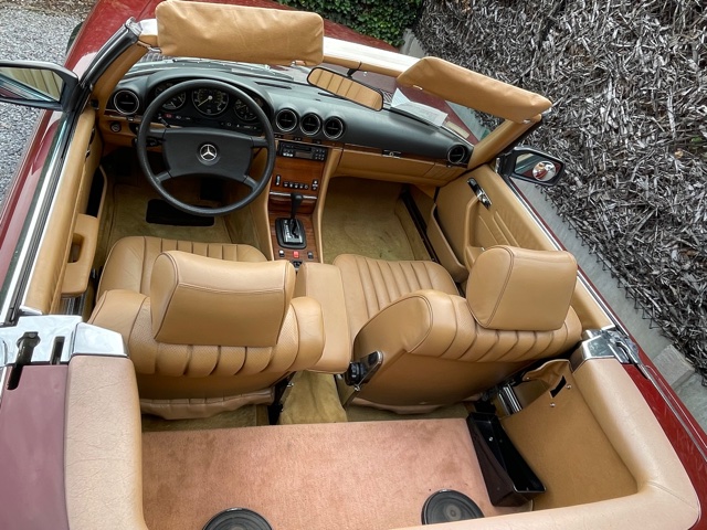 Mercedes 380 SL R107 Roadster Orient red /Leather light brown ( 2 Owners the were brothers)