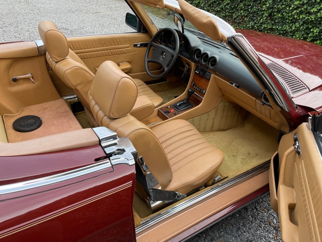 Mercedes 380 SL R107 Roadster Orient red /Leather light brown ( 2 Owners the were brothers)