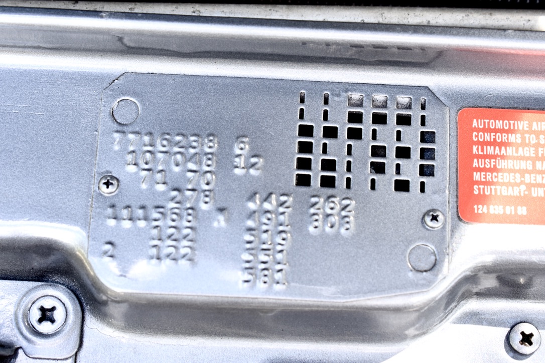 TURN KEY, ALL ORIGINAL PEARL GREY METALLIC 560SL, READY TO BE ENJOYED.